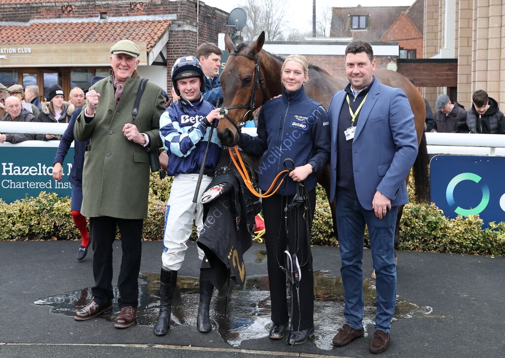 Oddschecker Novices  Hurdle (Div 1)