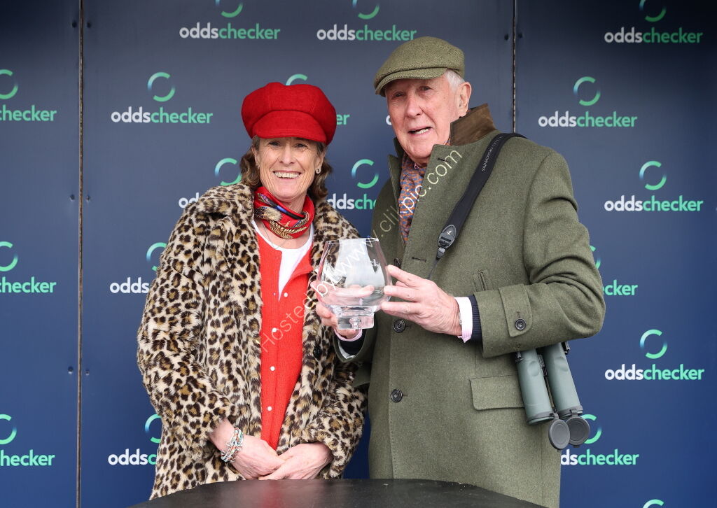 Oddschecker Novices  Hurdle (Div 1)