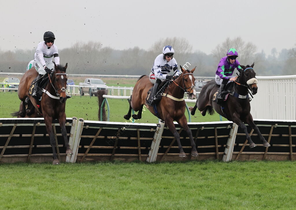 Oddschecker Novices  Hurdle (Div 2)