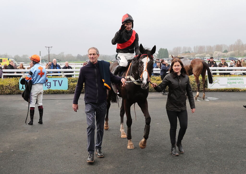 Oddschecker Mares' Handicap Chase