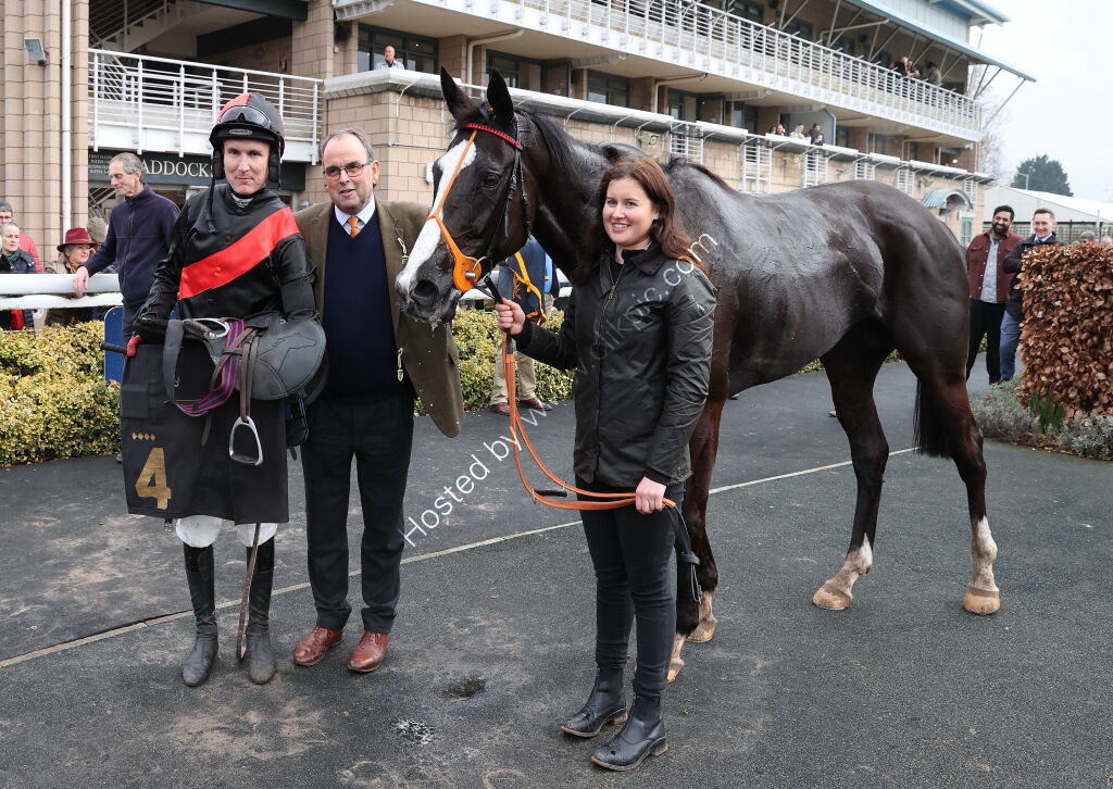 Oddschecker Mares' Handicap Chase