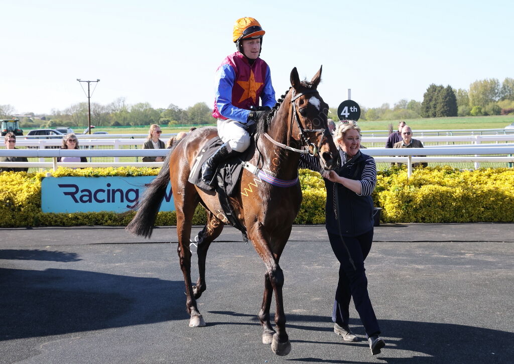 Molly Ollys Charity Handicap Hurdle