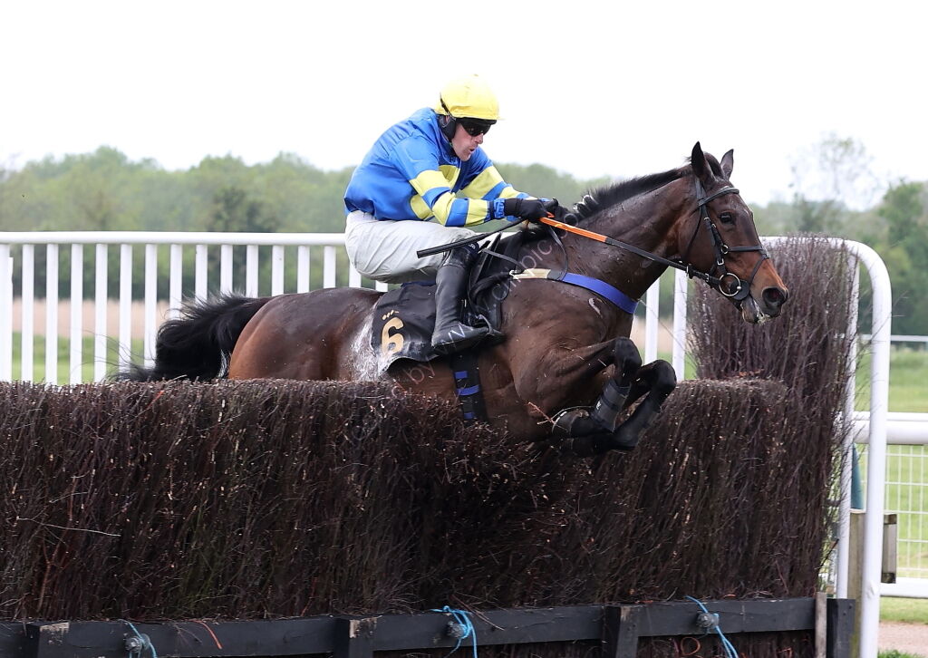 Pertemps Network Intermediate Point-to-Point Hunters' Chase