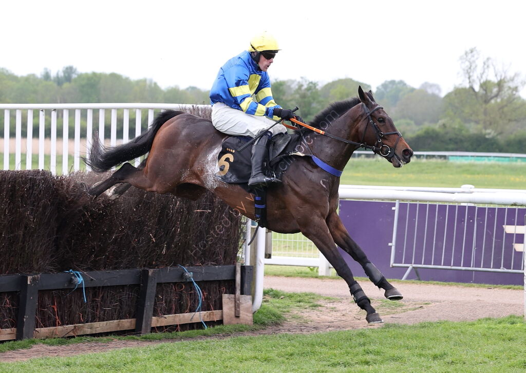 Pertemps Network Intermediate Point-to-Point Hunters' Chase