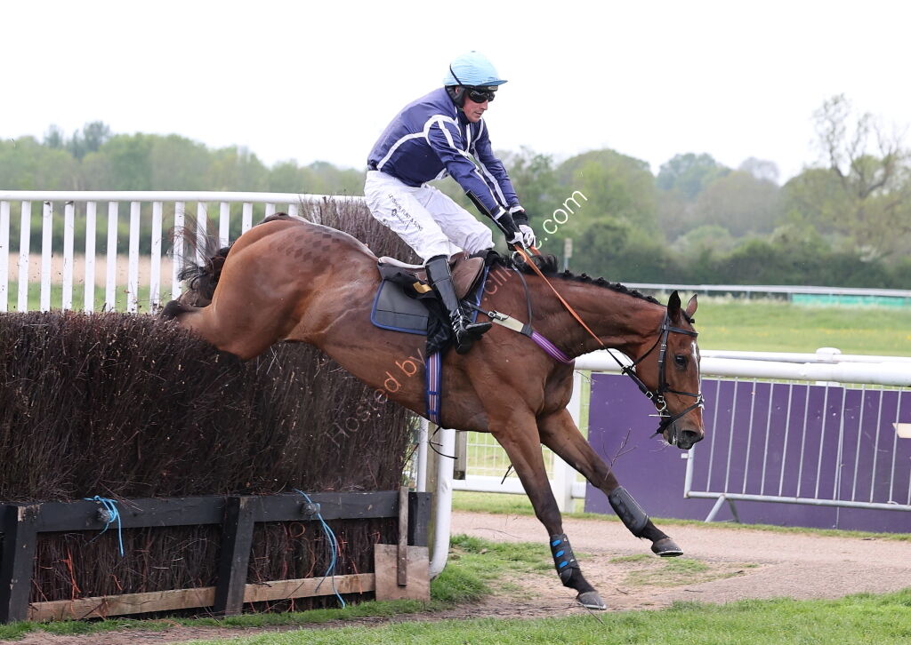 Pertemps Network Intermediate Point-to-Point Hunters' Chase