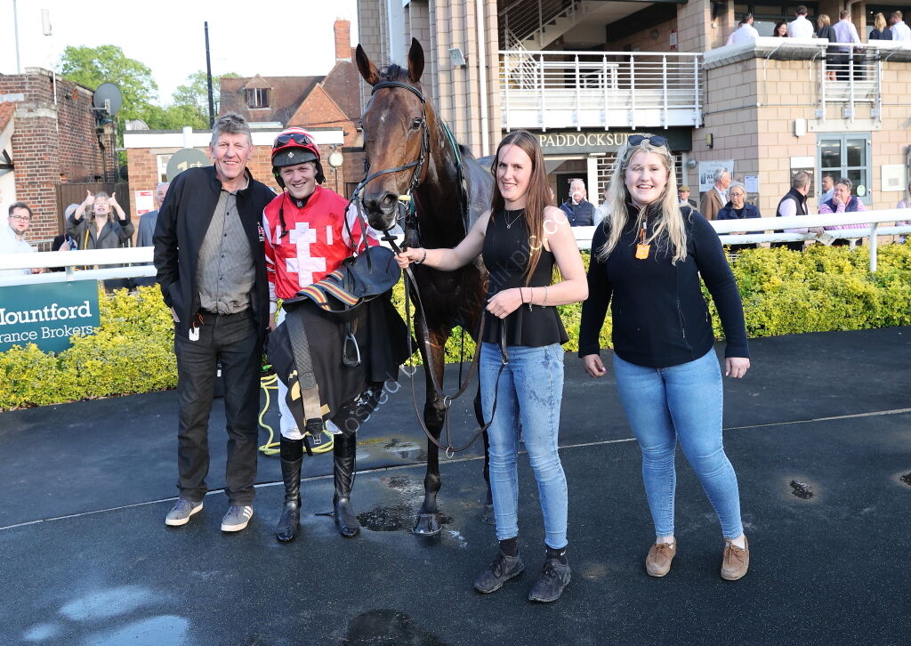 Natural Green Mares' Open Hunters' Chase