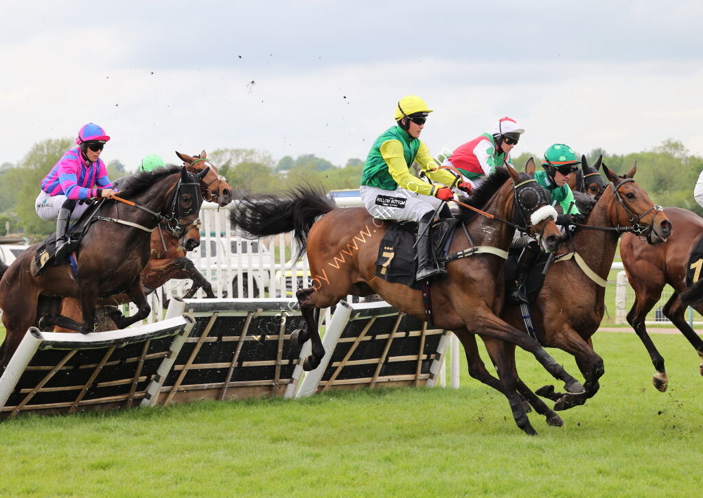 Moore & Tibbits Family Fun Day Mares' Maiden Hurdle