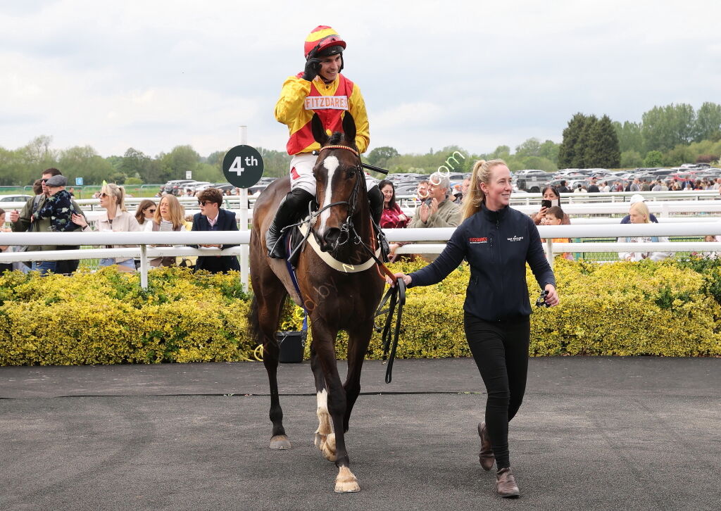 Moore & Tibbits Family Fun Day Mares' Maiden Hurdle
