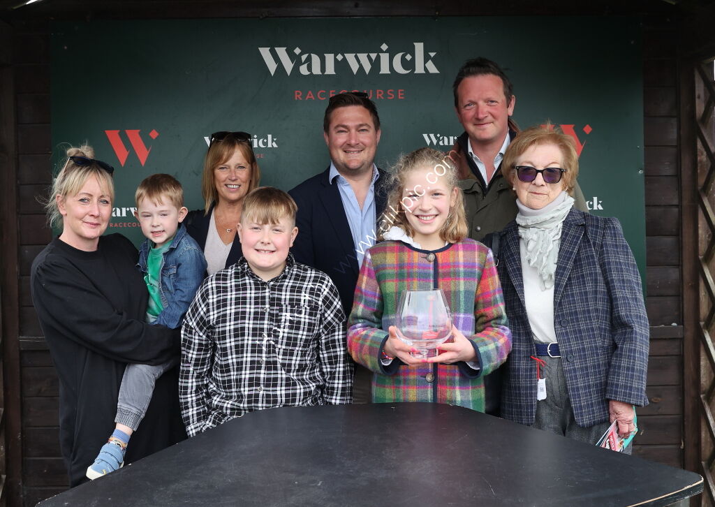 Moore & Tibbits Family Fun Day Mares' Maiden Hurdle