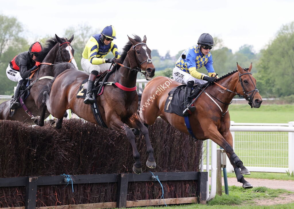 Moore & Tibbits Solicitors Handicap Chase