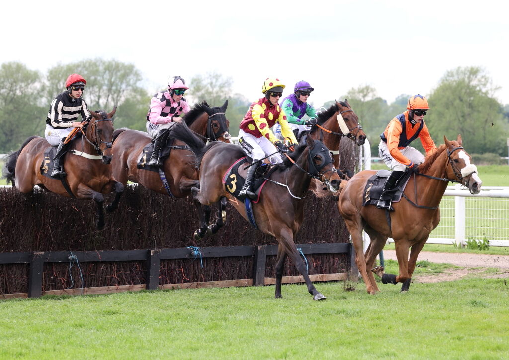 Moore & Tibbits Solicitors Handicap Chase