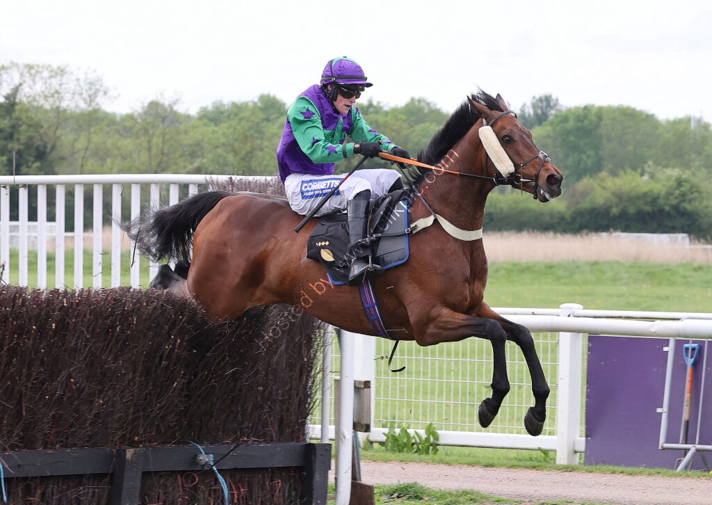 Moore & Tibbits Solicitors Handicap Chase