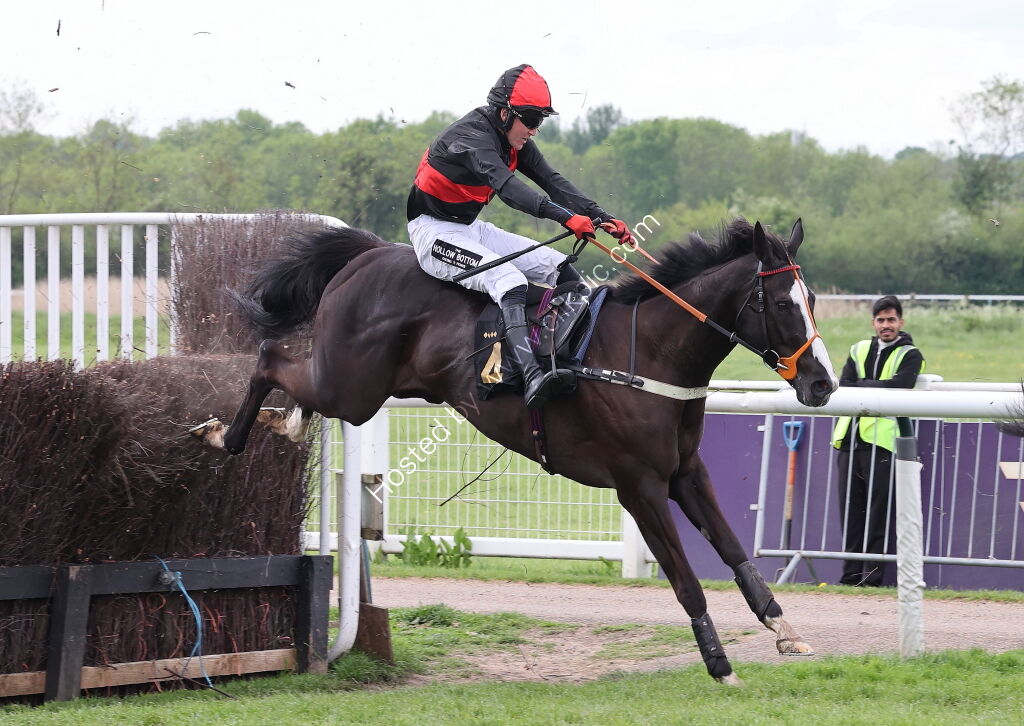 Moore & Tibbits Solicitors Handicap Chase