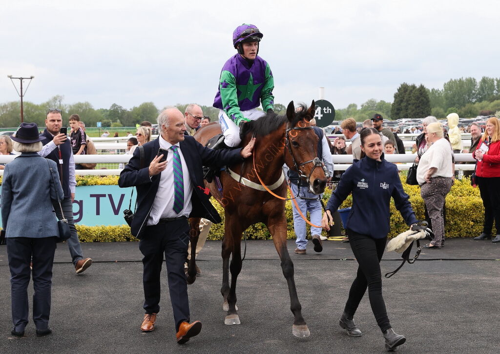 Moore & Tibbits Solicitors Handicap Chase
