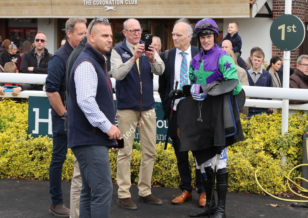 Moore & Tibbits Solicitors Handicap Chase