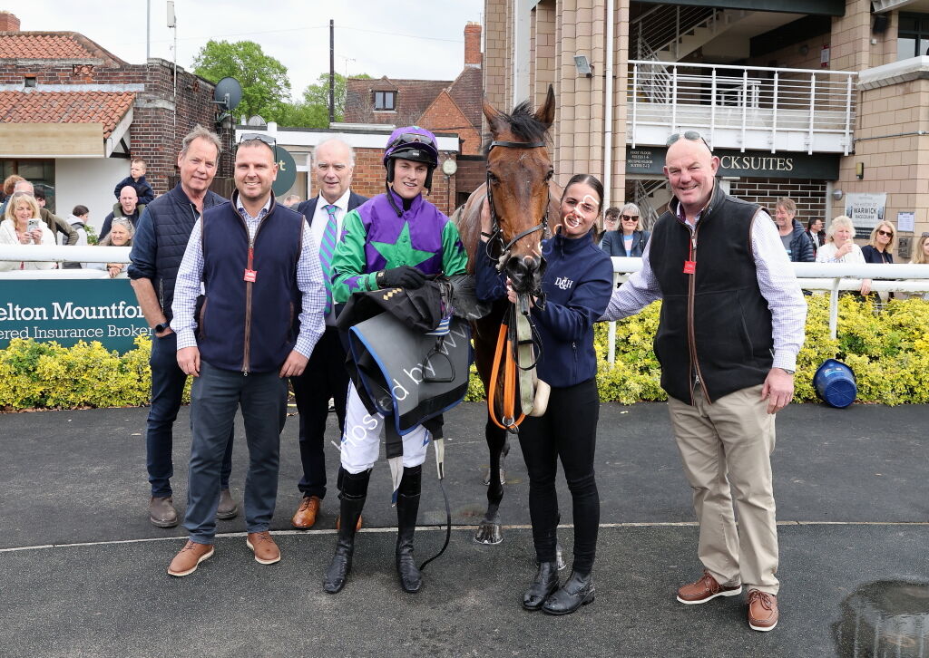 Moore & Tibbits Solicitors Handicap Chase