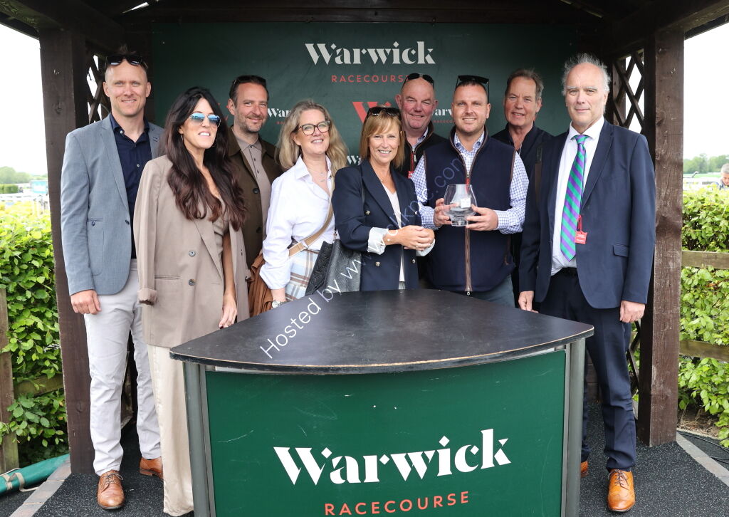 Moore & Tibbits Solicitors Handicap Chase