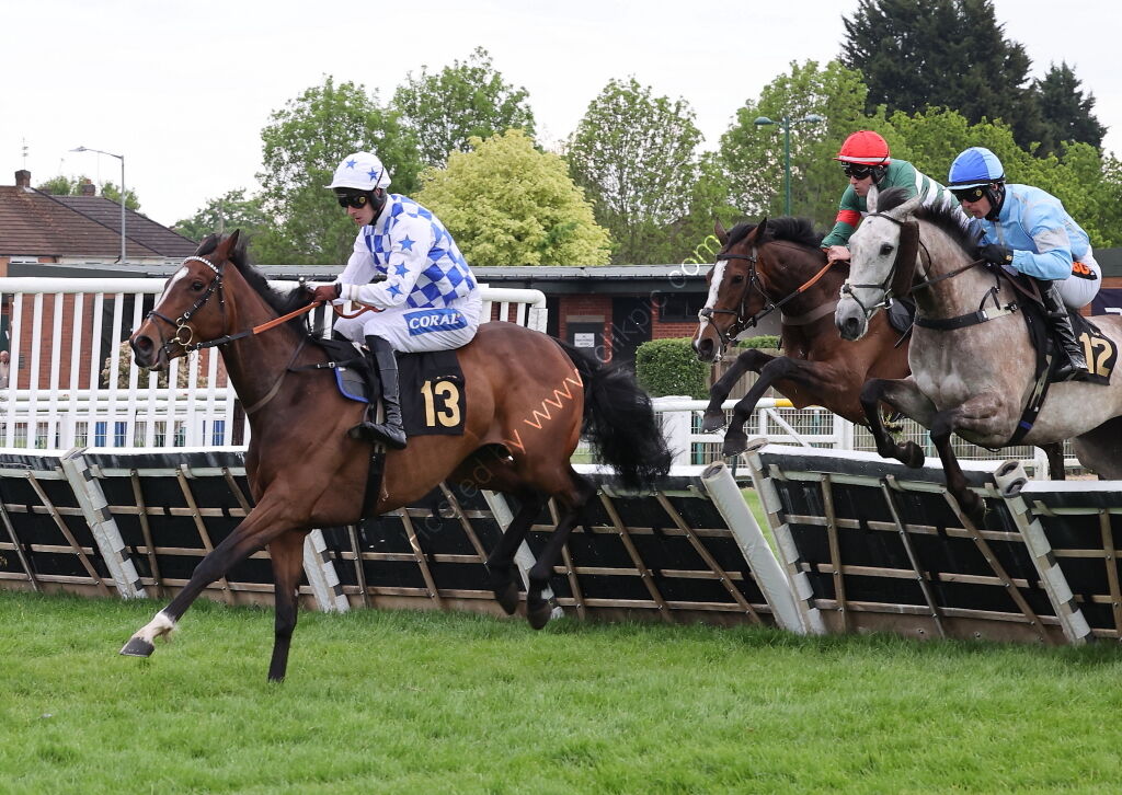 Racing To School Mares' Handicap Hurdle