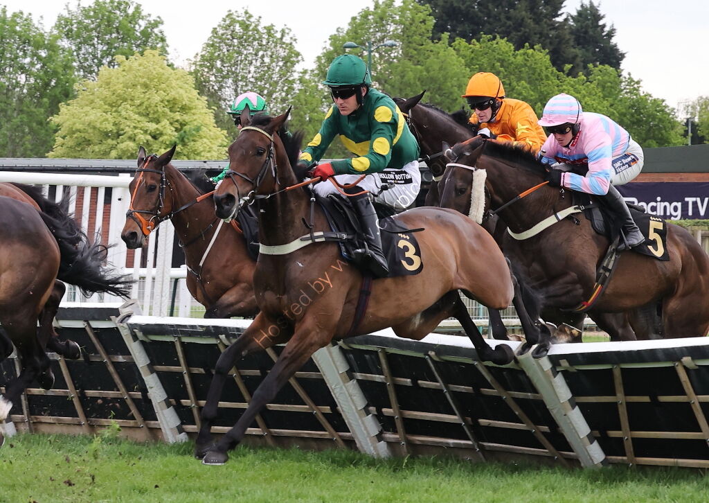 Racing To School Mares' Handicap Hurdle