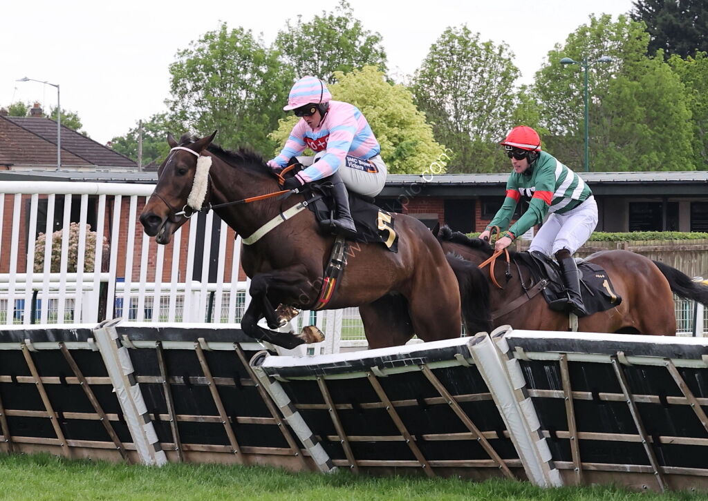 Racing To School Mares' Handicap Hurdle