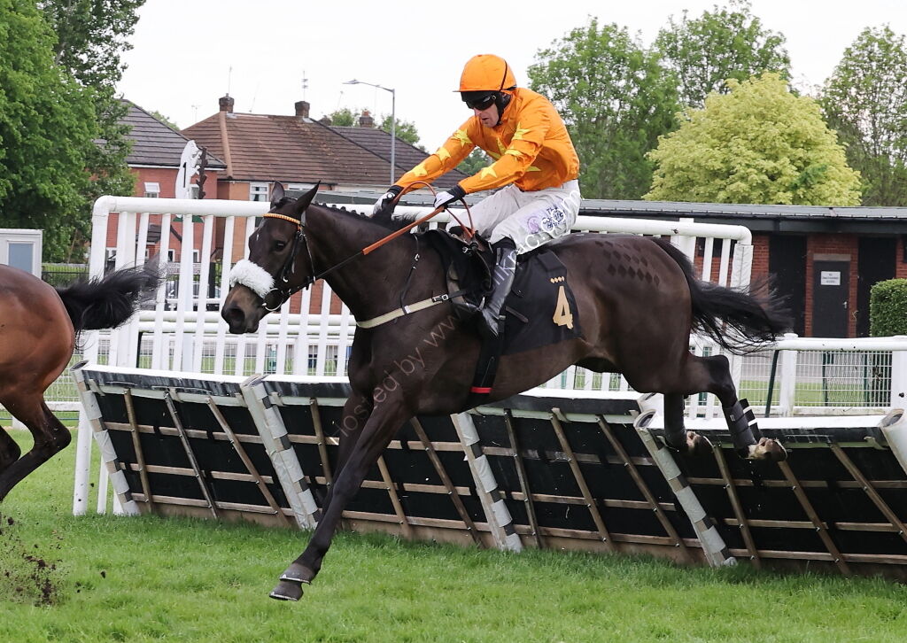Racing To School Mares' Handicap Hurdle