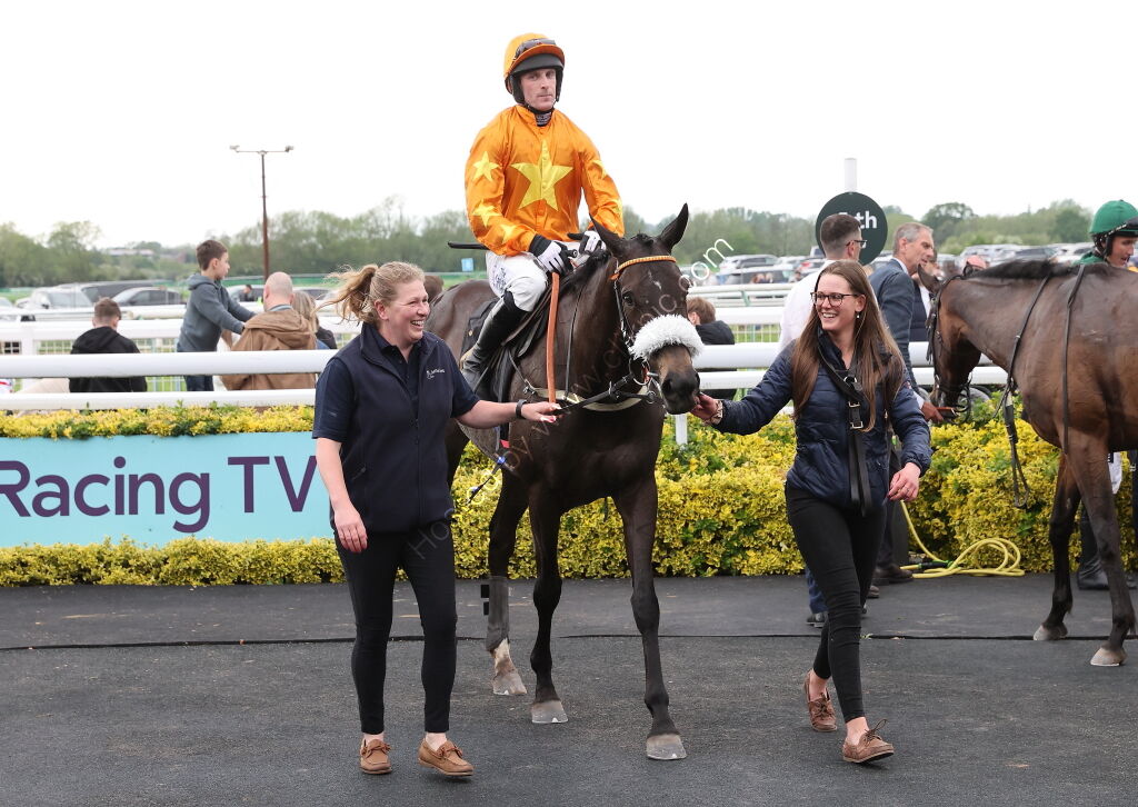 Racing To School Mares' Handicap Hurdle