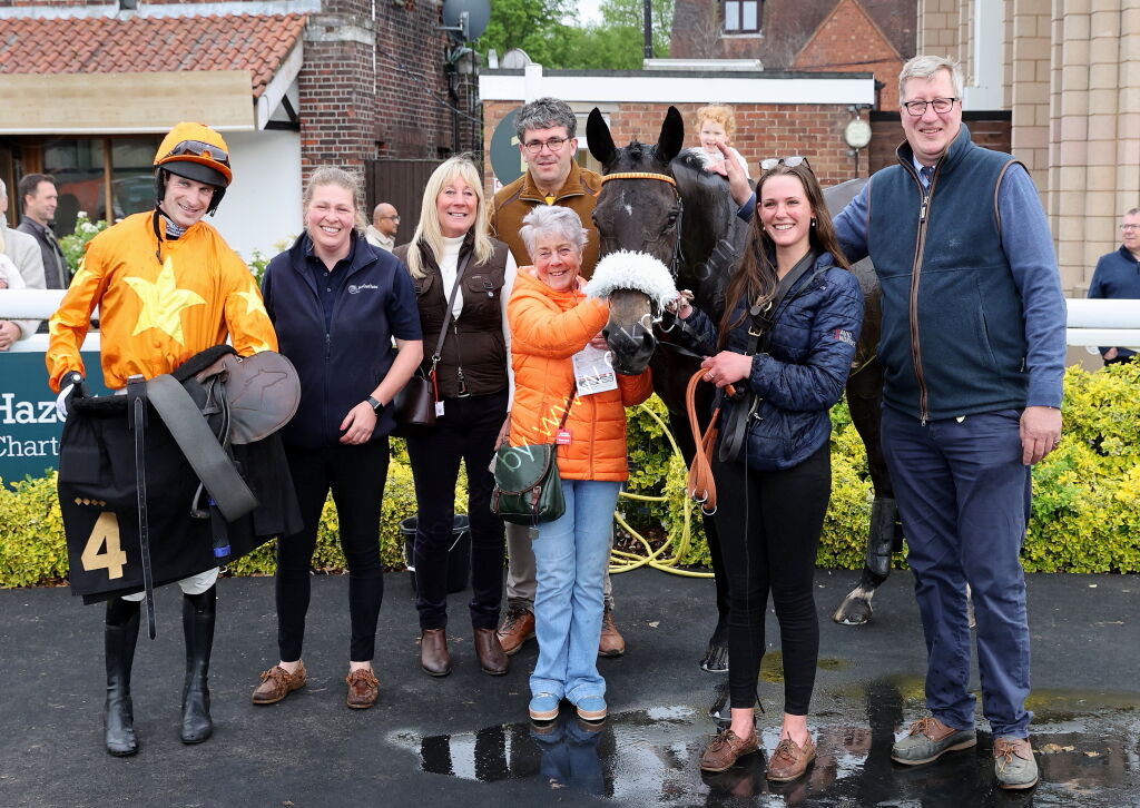Racing To School Mares' Handicap Hurdle