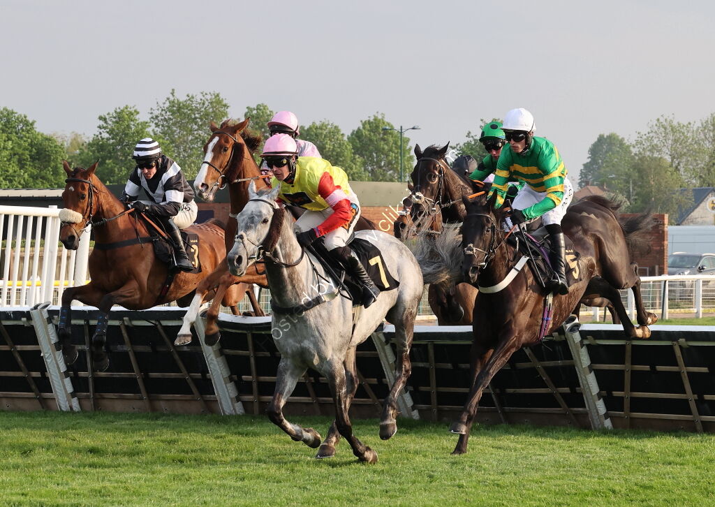 Lewis Badges 1832 Handicap Hurdle