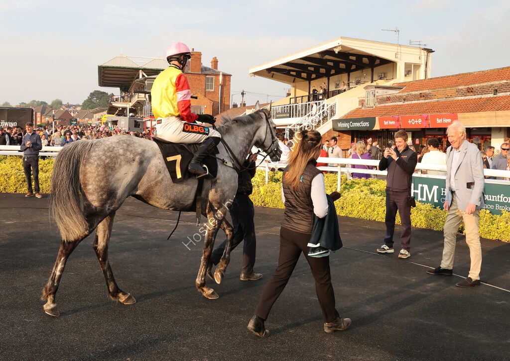 Lewis Badges 1832 Handicap Hurdle