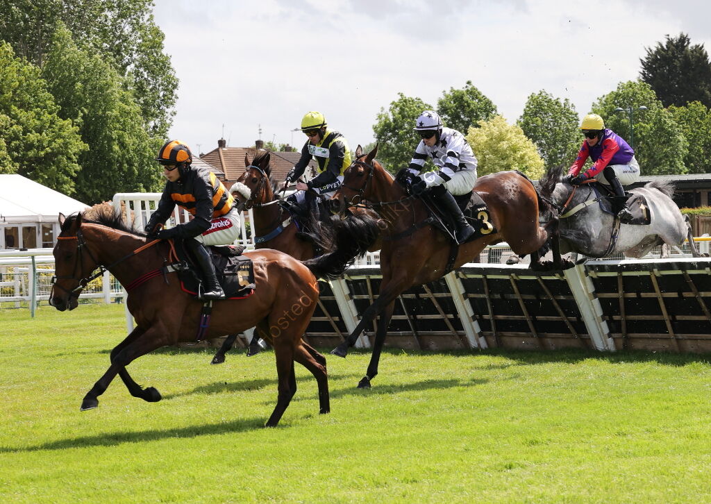 Hazelton Mountford Insurance Brokers Maiden Hurdle