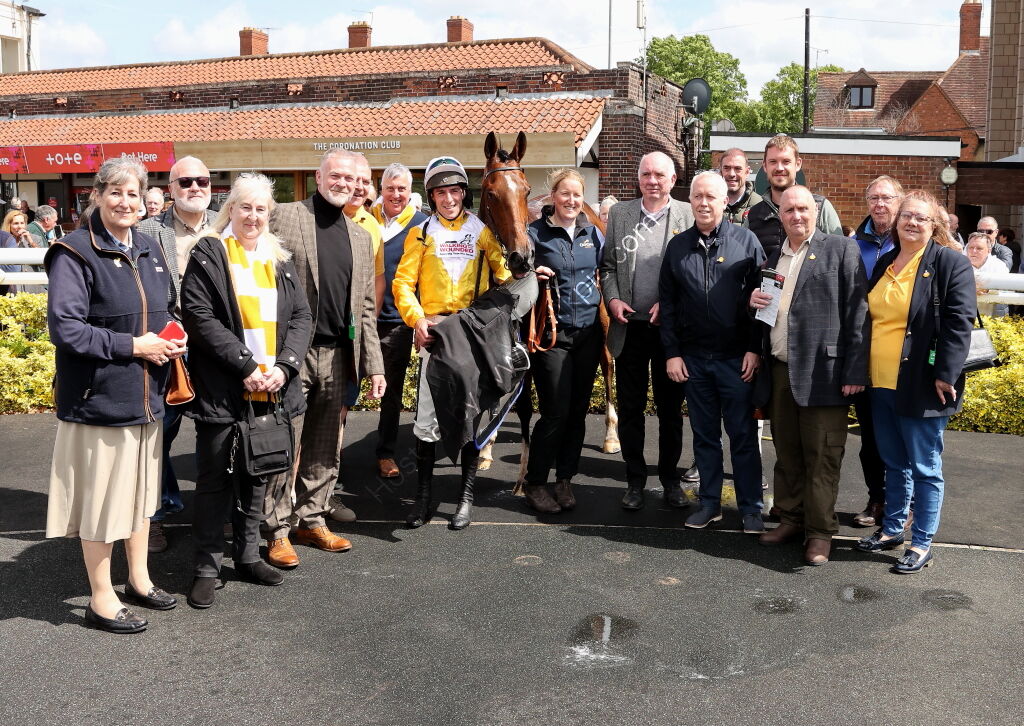 Hazelton Mountford Insurance Brokers Maiden Hurdle