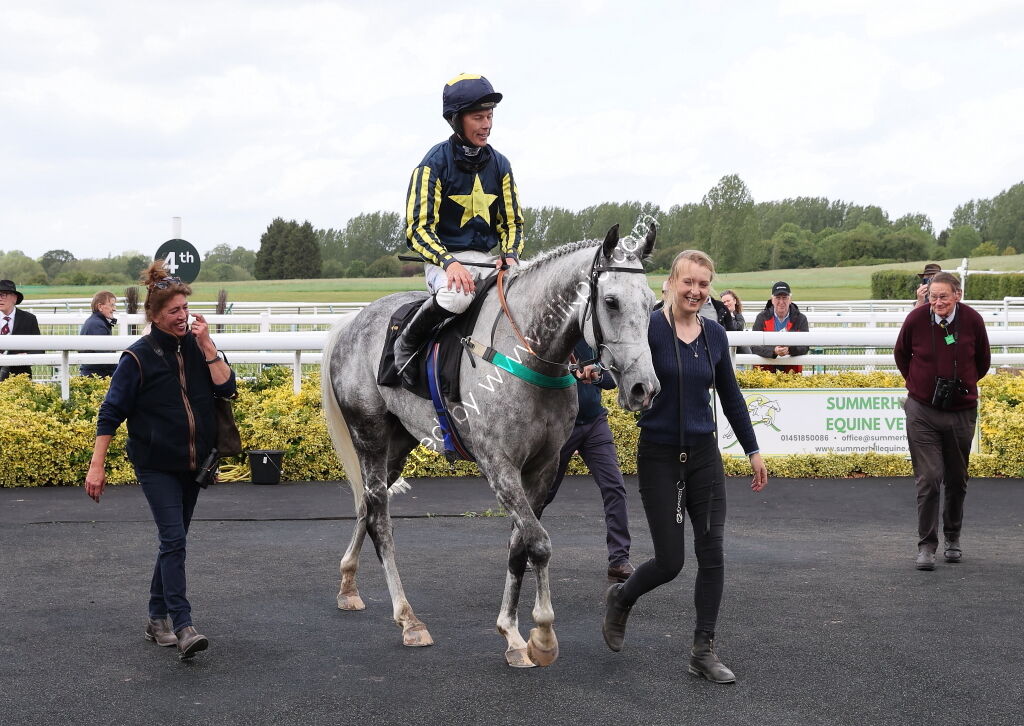 Logicor Grand Neighsional Handicap Chase