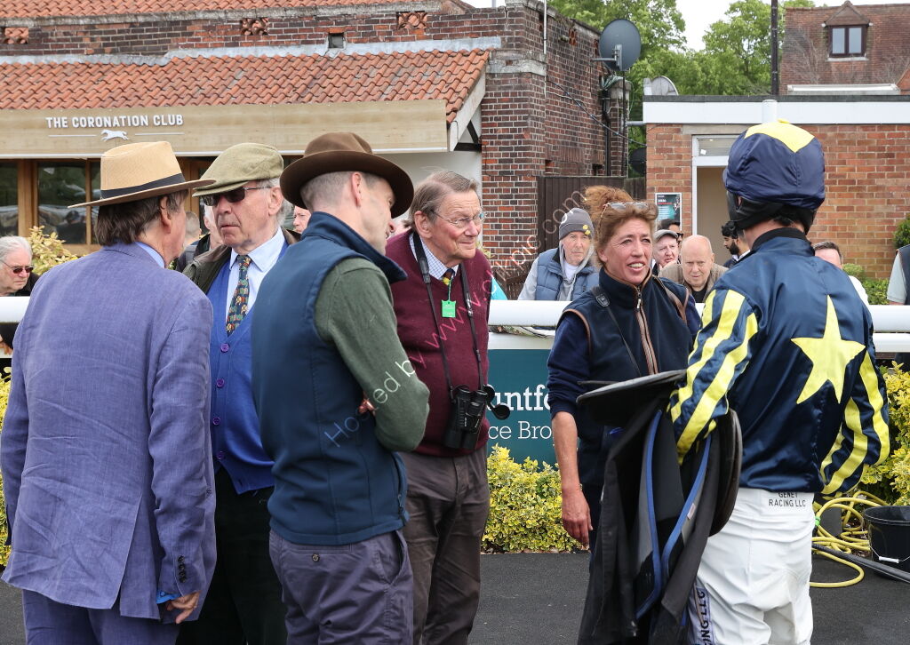 Logicor Grand Neighsional Handicap Chase