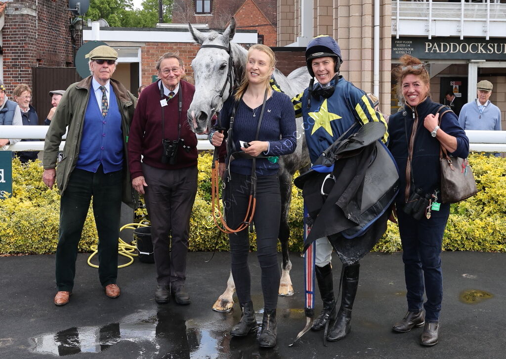 Logicor Grand Neighsional Handicap Chase