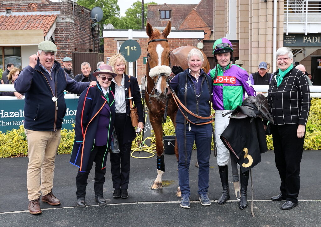 Logicor Cup Handicap Chase