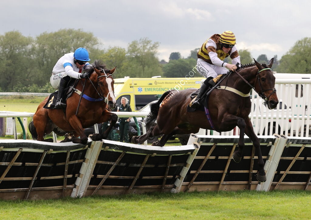 Cor Blimey Gallop Novices' Ltd Handicap Hurdle