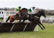 Racing tv Mares' Nov H'cap Chase.