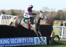 Racing tv Mares' Nov H'cap Chase.