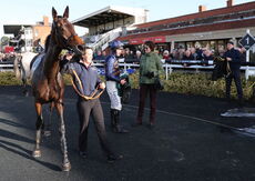 Racing tv Mares' Nov H'cap Chase.