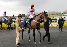 Racing Tv Mares' Nov H'cap Chase.