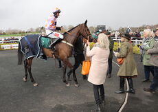 Racing Tv Mares' Nov H'cap Chase.