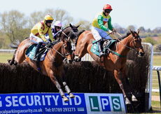 Racing TV Novices' H'cap Chase