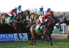 Paddy Power Warwick Castle H'cap Chase.