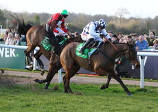 Paddy Power Warwick Castle H'cap Chase.