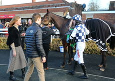 Paddy Power Warwick Castle H'cap Chase.