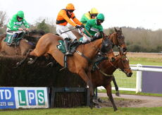 South West Syndicate Nov H'cap Chase.