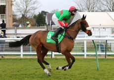 Paddy Power Warwick Castle H'cap Chase.