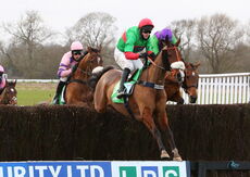 Paddy Power Warwick Castle H'cap Chase.
