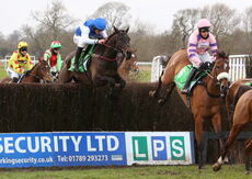 Paddy Power Warwick Castle H'cap Chase.