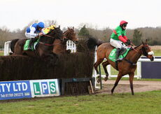 Paddy Power Warwick Castle H'cap Chase.